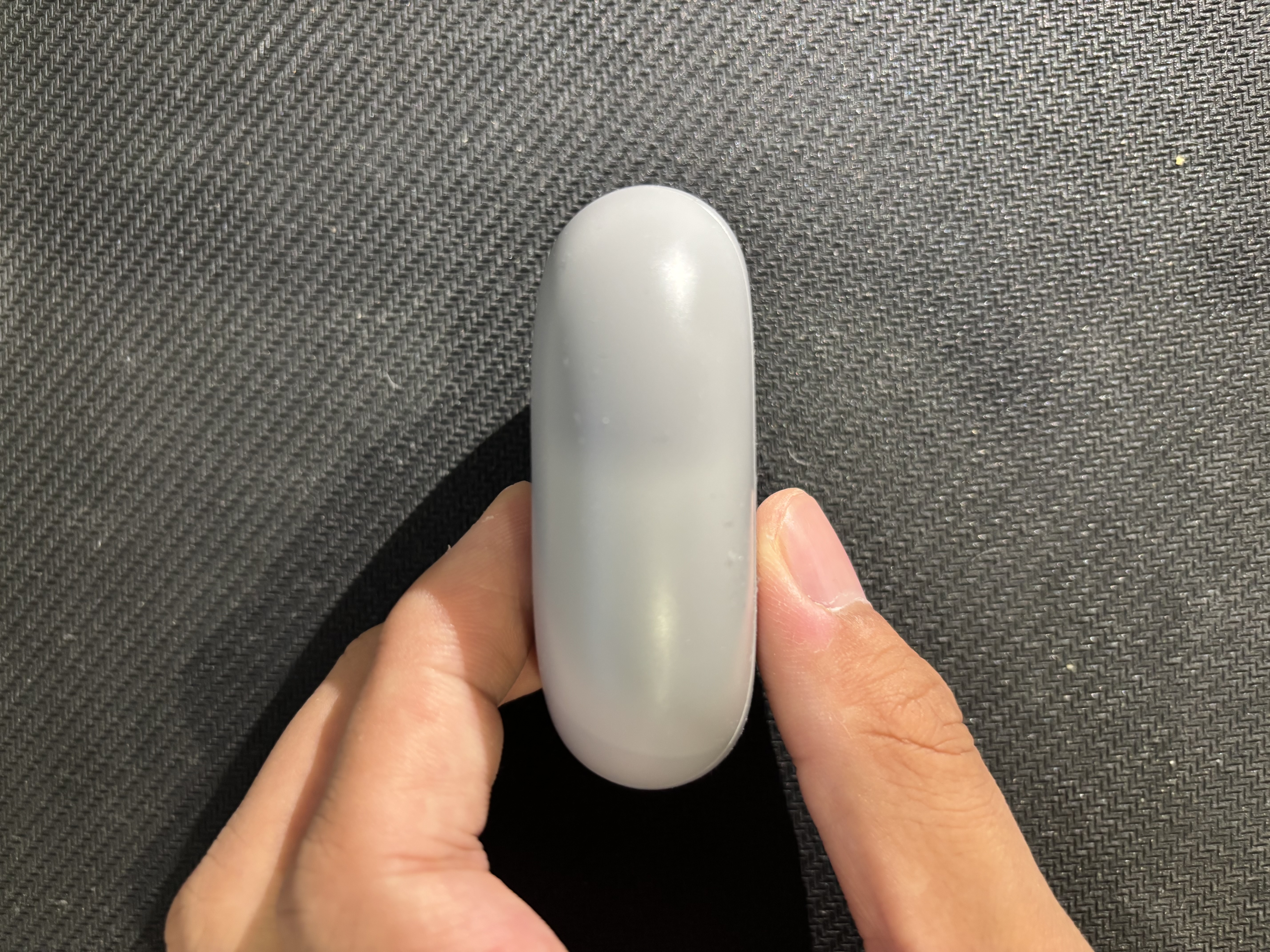 Image of earphone case, side view